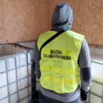 Gospodarstwo zamienione w bimbrownię – 300 litrów alkoholu trafiło w ręce KAS