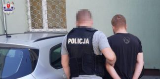 Rozpałką do grilla podpalał sterty słomy!