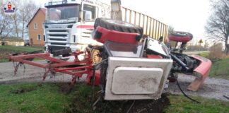 Wjechał ciągnikiem wprost pod ciężarową Scanię