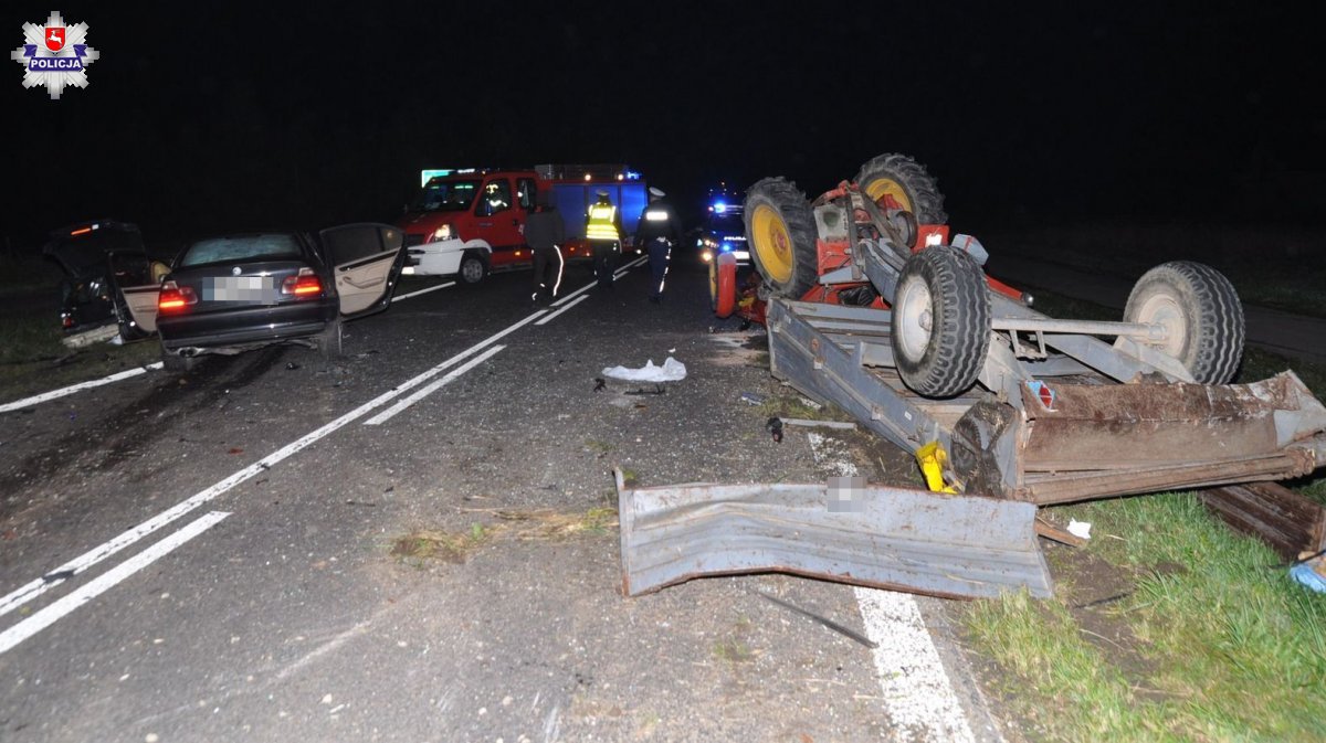 Groźny wypadek z udziałem ciągnika. 5 osób rannych