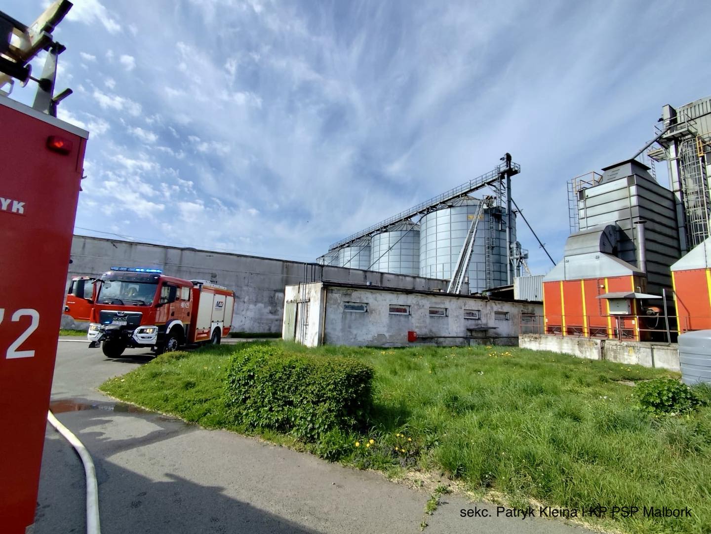 Pożar rzepaku w silosie. W środku było około 1000 ton ziarna