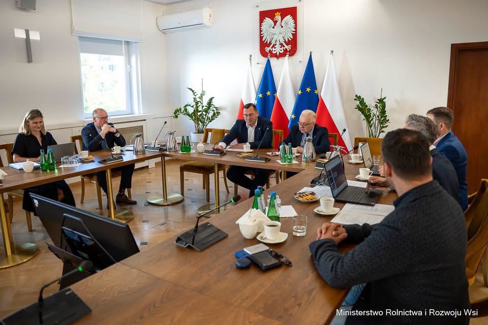 Polska mówi „sprawdzam” Brukseli. Krajewski chce pełnej analizy skutków umów handlowych dla rolnictwa