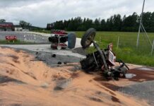 Ursus rozerwany na pół po zderzeniu z mercedesem. Cudem nikt nie ucierpiał