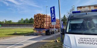 Nieprawidłowy przewóz, wiózł 52,5 tony zamiast dopuszczalnych 40, grozi mu 15 000 zł kary