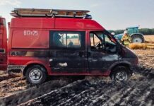 Sześć hektarów straconych. Płomienie uszkodziły samochód OSP