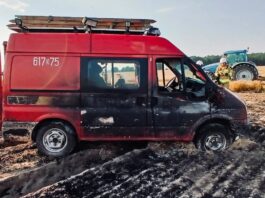 Sześć hektarów straconych. Płomienie uszkodziły samochód OSP
