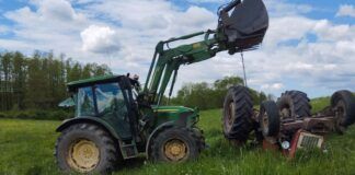 Wypadek na polu. Ciągnik przewrócił się i przygniótł traktorzystę