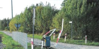 Pijany traktorzysta uszkodził rogatkę i odjechał!