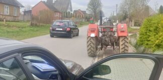 Rolnik jechał na podwójnym gazie! Ciągnik bez badań, pasażer na pace