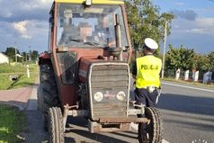 Za dużo pasażerów, brak OC i zły stan techniczny. Policja zatrzymała ciągnik