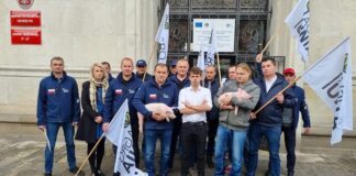 AGROunia oddaje prosiaki pod opiekę ministra rolnictwa