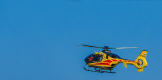 Groźny wypadek: maszyna wciągnęła nogę pracownikowi przetwórni owoców