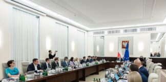 Rząd przyjął ważne przepisy dla rolników. Koniec skarg na hałas i zapachy ze wsi