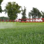 Wiatr hamuje opryski? Rolnicy apelują o zmianę prawa