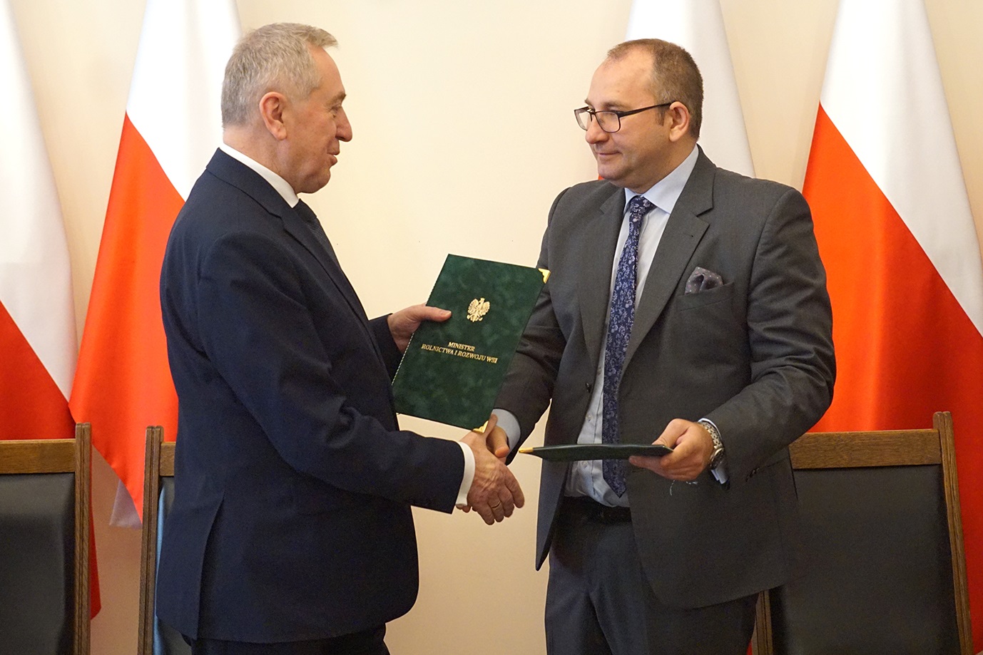 Wicepremier H. Kowalczyk oraz wiceprezes Data Center & AI Group w Intelu B. Ciepluch (fot. MRiRW)