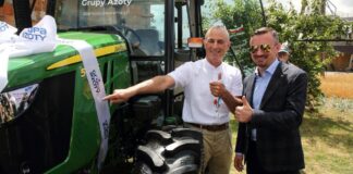 Adam Małysz wręczył kluczyki do ciągnika. Loteria Grupy Azoty rozstrzygnięta