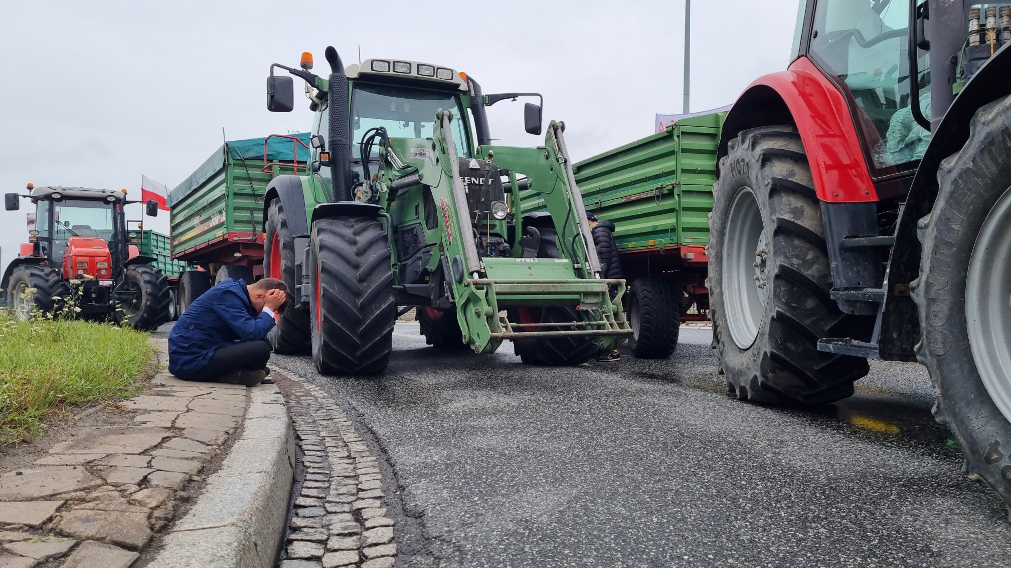 Wojna o wieś trwa: AGROunia rozpoczęła 24-godzinny strajk