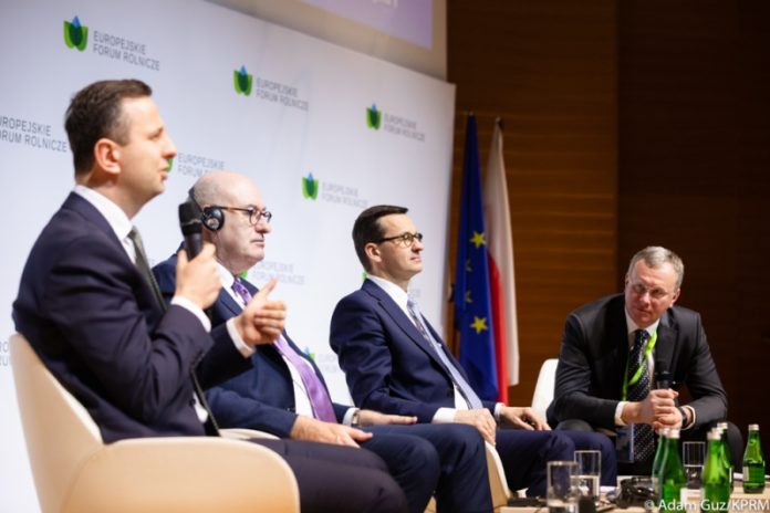 Mateusz Morawiecki, Phil Hogan, rolnictwo, Jan Krzysztof Ardanowski, Wspólna Polityka Rolna, EurActiv.pl, 