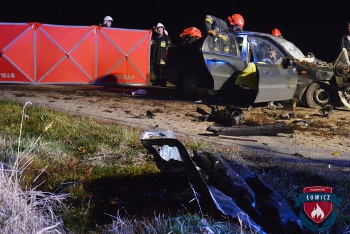 Różyce , zginął po uderzeniu w rozrzutnik, wypadek ciągnika, rozrzutnik, wypadki na wsi, OSP, KPP Łowicz, Alarmowy Łowicz,