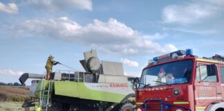Kombajn stanął w ogniu podczas żniw! Szybka akcja strażaków w Młodasku
