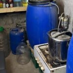 Nielegalna bimbrownia na Podkarpaciu zamknięta. Policja zabezpieczyła 65 litrów cieczy