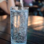 Cisowianka pozywa Skarb Państwa. Chodzi o 23 proc. VAT na zwykłą wodę