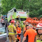 Kraksa na drodze: Zderzenie dwóch osobówek i kombajnu
