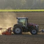 Zwrot akcyzy 2025 – jak odzyskać pieniądze za paliwo rolnicze?
