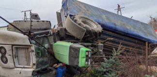 Ciągnik zderzył się z ciężarówką. Groźny wypadek pod Płockiem