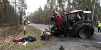 Ciężarówka na boku, kierowca ciągnika ranny. Groźny wypadek pod Wyszkowem