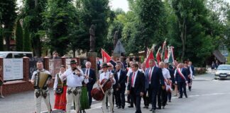 Krajowy Związek Hodowców Czerwonego Bydła Polskiego z własnym sztandarem