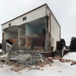 Ściana budynku runęła po eksplozji gazu. Starsza kobieta w szpitalu