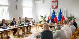 Pracownicy KRUS chcą wyższych pensji. Siekierski odsyła ich do resortu finansów