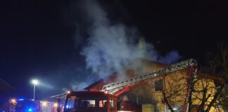 Pożar kurnika i budynku gospodarczego pod Kaliszem. Ogromne straty!