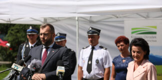 Dojarki, schładzarki i śrutownik trafiły do poszkodowanych pogorzelców w Nowej Białej