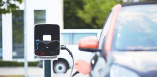 PE zdecydował: Europa bez samochodów spalinowych. A co z ciągnikami?