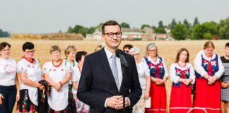 Premier: Rolnicy będą mogli sprzedawać swoje produkty do 100 tys. zł bez opodatkowania