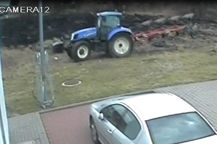 rolnik, pług, ciągnik, policja, policja Grudziądz, Grudziądz ciągnik