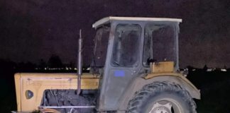 Pijany i bez uprawnień. Ruszył ciągnikiem prosto na policjanta