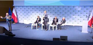 Kowalczyk obrzucony jajkami. Awantura na Europejskim Forum Rolniczym WIDEO