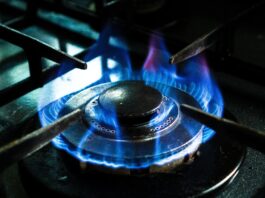 Gaz podrożał o blisko 90 proc., a prąd o 23 proc. Europa coraz mniej zależna od paliw kopalnych