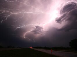 Piekielny upał przerwą nawałnice. W prognozach grad i wiatr do 110 km/h