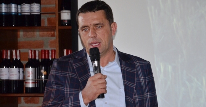 Marek Różniak, Agro-Land, uprawa pasowa, Centrum Badawczo-Rozwojowego