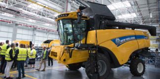 Nowoczesna linia produkcyjna kombajnów CX New Holland