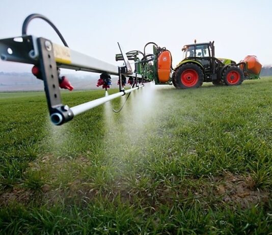 Jesienna ochrona jęczmienia z dodatkowym narzędziem. Jest zgoda na Karate Zeon 050 CS