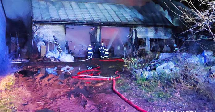 rolnik, pożar, pożar obory, straż