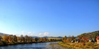 Tragedia nad Dunajcem. Ciągnik runął do rzeki, rolnik utonął