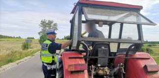 Bezwzględne więzienie, ogromna grzywna i dożywotni zakaz. Pijany traktorzysta skazany w trybie przyspieszonym