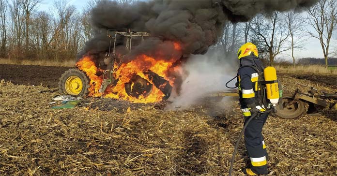 pożar ciągnika, ciągnik, OSP Żórawina, pożaru ciągnika