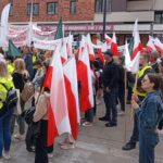 „Chcemy pracy, nie zasiłków!” – rolnicy wyszli na ulice Warszawy